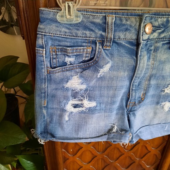 American Eagle Outfitters Distressed Hi-Rise Shortie Denim Shorts - 6 - Picture 4 of 16